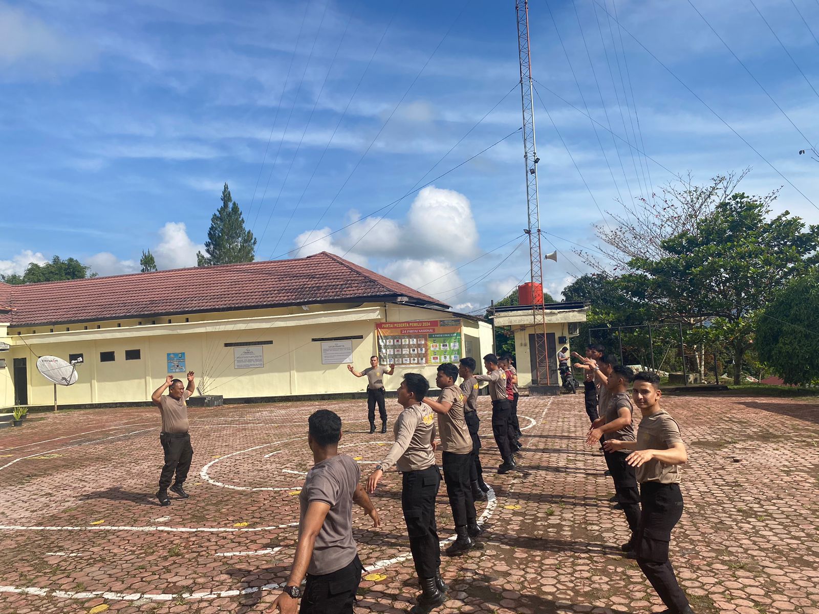 Kasat Samapta Ajak Personil Latihan Fisik Secara Rutin Dalam Rangka Kesiap Siagaan Pemilu Damai 2024