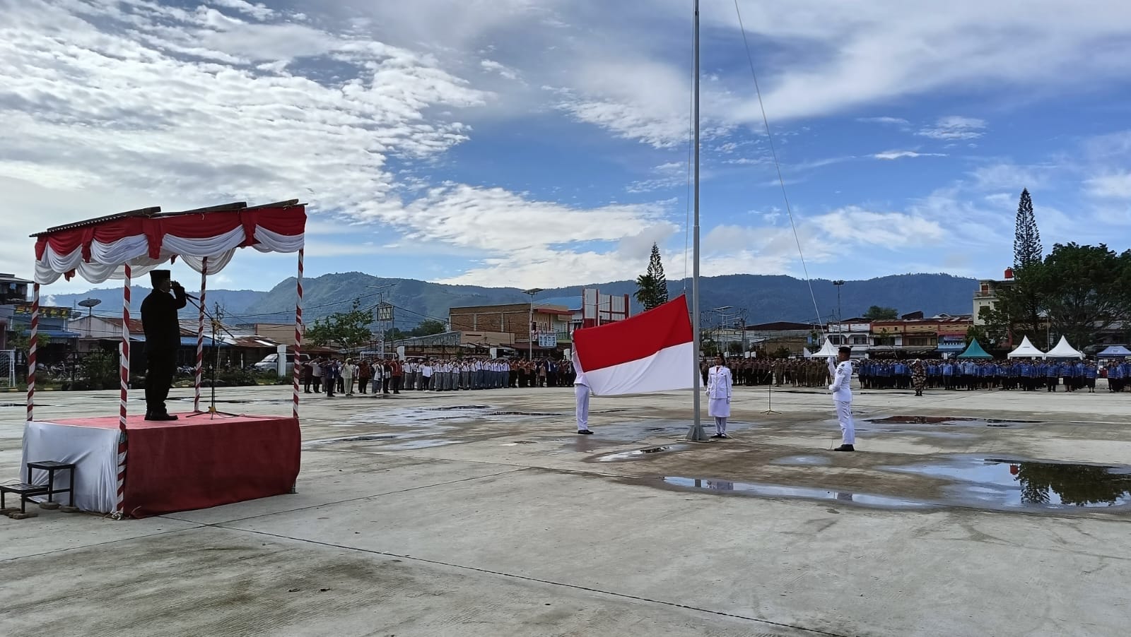 Peringatan Sumpah Pemuda Tingkat Kabupaten Toba Diwarnai Pemberian Piagam Penghargaan