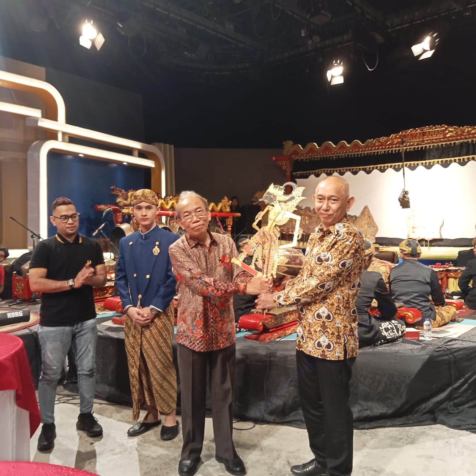 Kepala Stasiun TVRI Medan dan Rektor Unindra Teken MoU Pertunjukan Wayang 