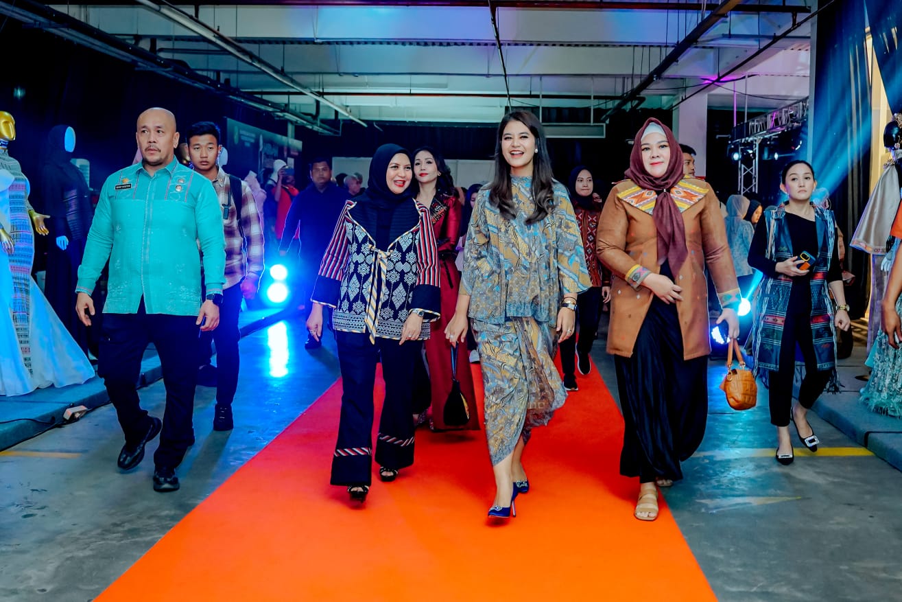MMF 2023 Meriah, Ny Kahiyang Ayu Apresiasi Hasil Karya Para Desainer