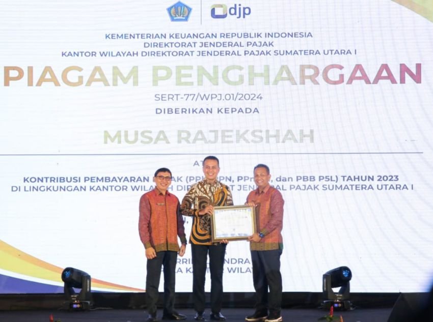 Ijeck Terima Penghargaan di Taxpayer Awards Kanwil DJP Sumut