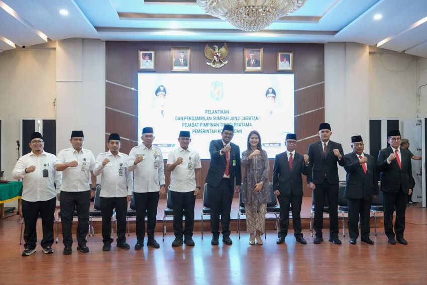 Bobby Nasution Lantik 4 Pimpinan Tinggi Pratama M Husni Jabat Kadis Linkungan