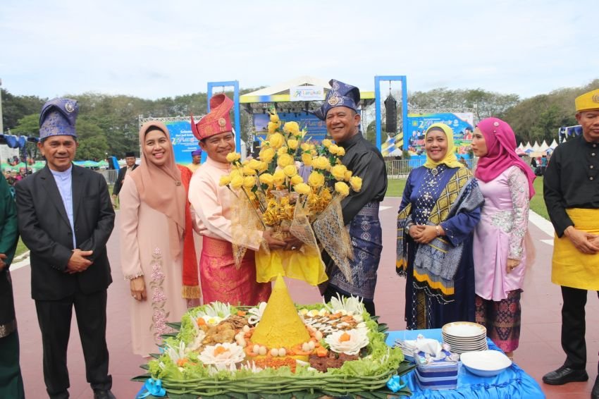 Hadiri HUT ke-274 Kabupaten Langkat, Pj Gubernur Sumut Berikan Hadiah Umroh Gratis untuk Masyarakat