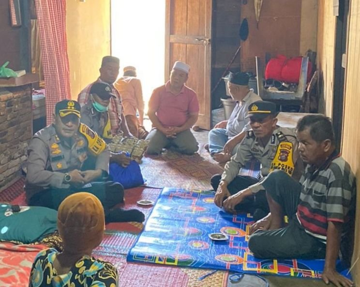 Kapolres Padangsidimpuan AKBP Dudung Setyawan Kunjungi dan Beri Tali Asih Warga Penderita Tumor Ganas