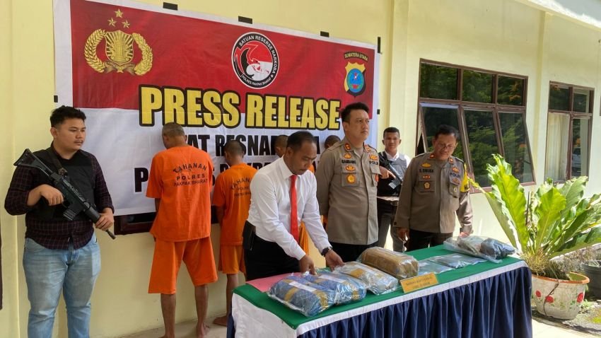 Kapolres Pakpak Bharat Pimpin Press Release Pengungkapan Kasus Narkoba 5 Kg Ganja