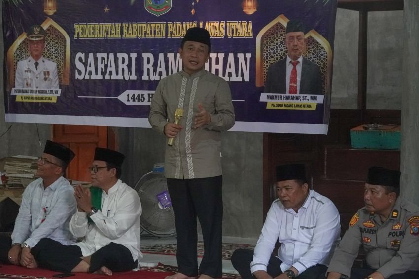 Pj Bupati Paluta Safari Ramadhan Dimesjid Huta Nopan Halongonan, Patuan Syukur : Perkuat rasa Persaudaraan Rukun dan Damai