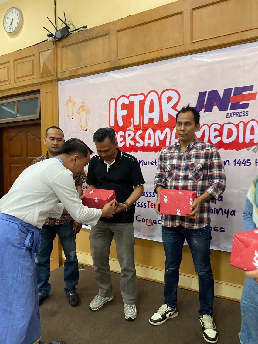 JNE Iftar Bersama Media, Branch Manager JNE Silangit Yayang Fitrajaya : Terima Kasih Atas Dukungan Media