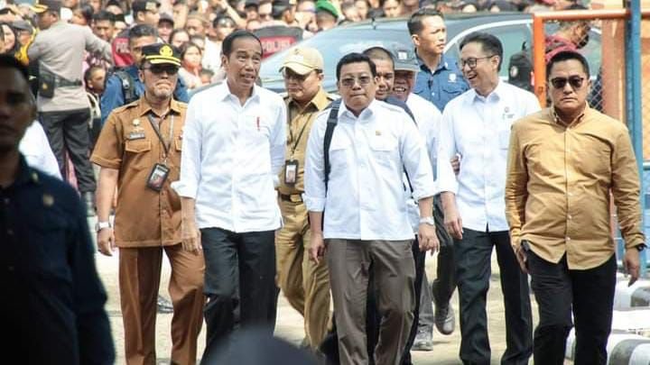 Kungker Presiden RI Kunjungi Lokasi ke 2 Gudang Bulog, Joko Widodo : Bantuan Pangan Sampai Bulan Juni 2024, Nanti Kita Liat Lagi APBN