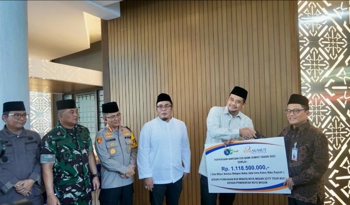Dukung Peningkatan Wisata Sejarah, Bank Sumut Salurkan Bus Wisata kepada Pemko Medan