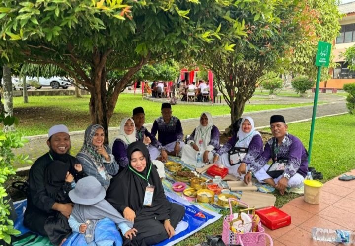 Balon Walikota H Sobirin Harahap Mengunjungi Jamaah Haji dari Padang Lawas Menuju Tanah Suci