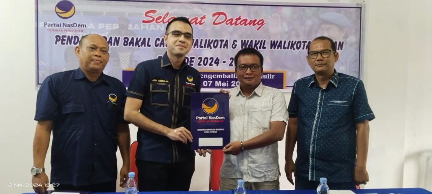 Birokrat Senior ambil Formulir Sebagai Cakada Medan 2024