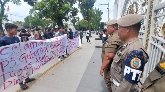 Monopoli Pengadaan Buku, JMM Minta Kadisdiksu Dicopot