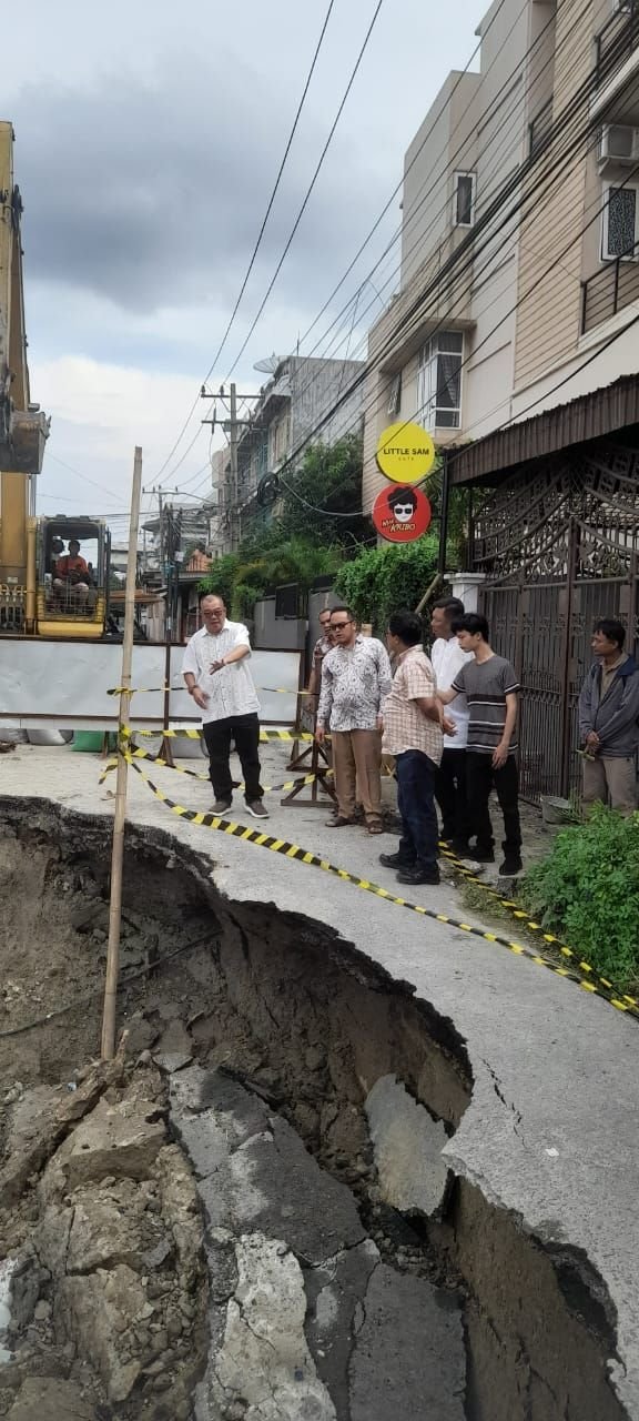 Tinjau Jalan Sampali Longsor, Rudy Hermanto : Jangan Sampai Warga Jadi Korban Proyek