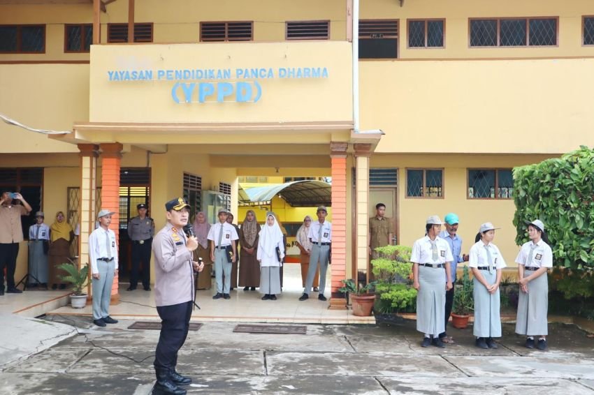 Kapolres Padangsidimpuan AKBP Dudung Setyawan Inisiatif Berikan Bimbingan Bangun Disiplin dan Kesadaran Hukum di Kalangan Pelajar SMK S Panca Darma