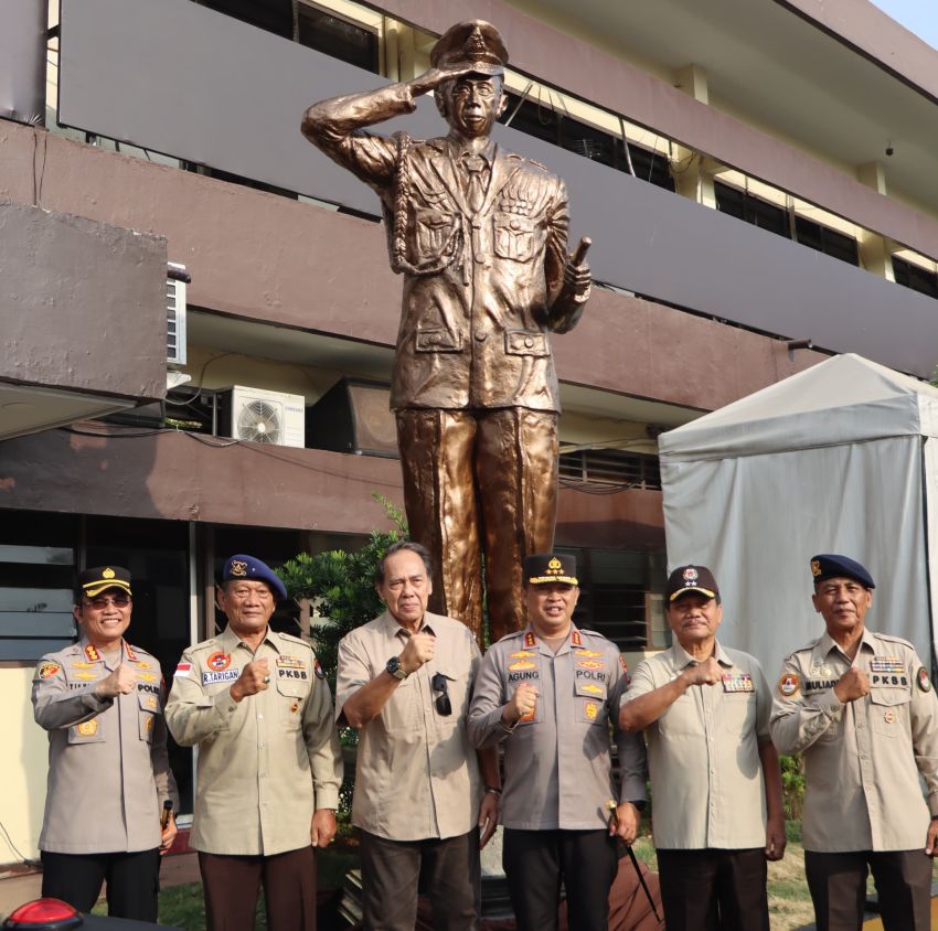 Patung Hoegeng Berdiri Tegak di Polrestabes Medan, Ini Kata Kapoldasu Komjen Pol Agung