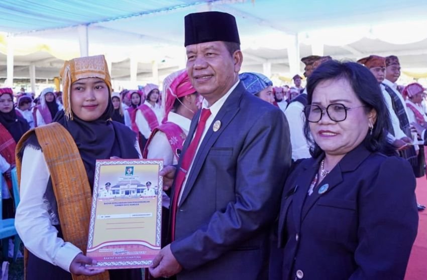 Bupati Simalungun Serahkan SK dan Melantik 1.175 Orang P3K