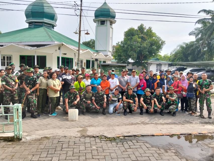 Bintaljarahdam I/BB Bersama Masyarakat Desa Paya Geli melaksanakan Kegiatan Karya Bakti