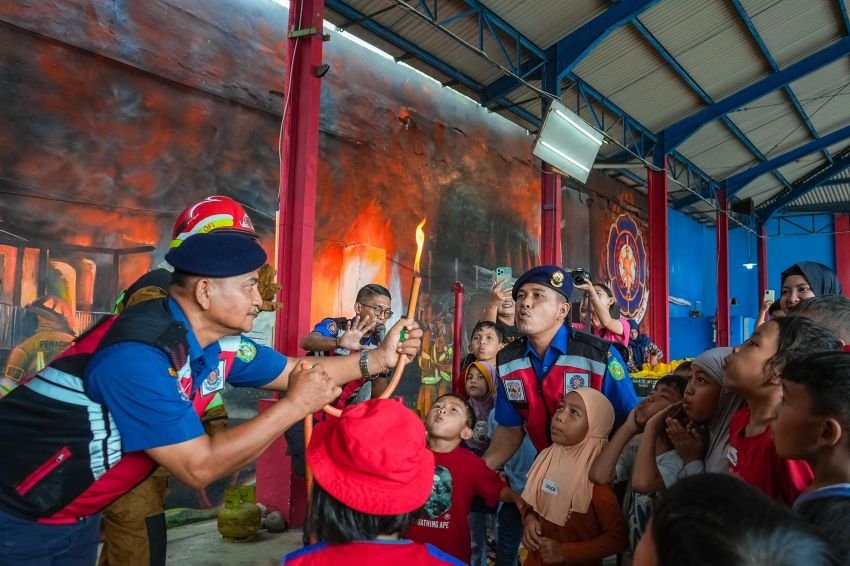 Dinas Damkarmat Medan Edukasi Anak Usia Dini  Soal Kebakaran