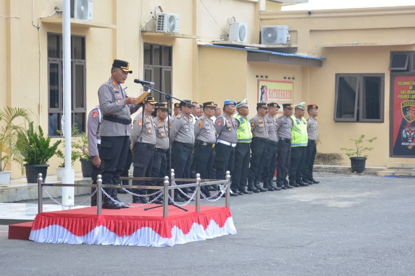 Kapolres Labusel Pimpin Apel Gelar Pasukan Ops Patuh Toba 2024, AKBP Maringan Simanjuntak : Fokus 10 Pelanggaran Lalu Lintas