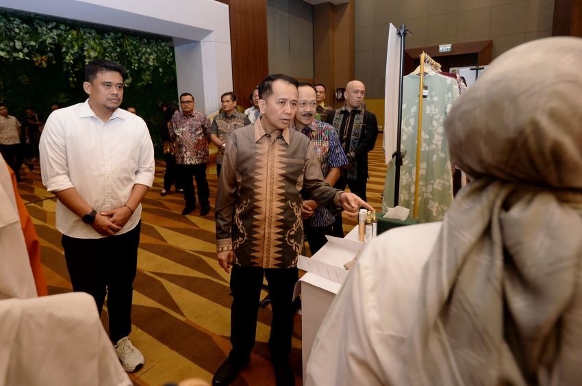 Pj Gubernur Sumut Agus Fatoni Apresiasi Medan Festival Fashion Jadi Ajang Kreativitas dan Inovasi Para Desainer