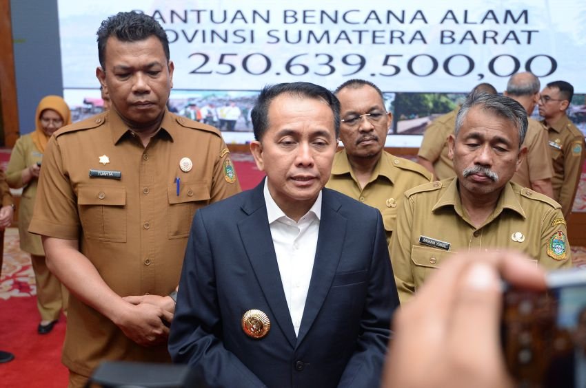 Pimpin Rapat Persipan PON, Pj Gubernur Sumut Agus Fatoni Perintahkan Seluruh Jajarannya Perkuat Promosi