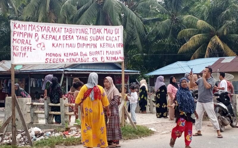 Terkait Penggantian Sekdes dan Kasi Pemerintahan, Pj Kades Tabuyung "Kangkangi" Surat Edaran Bupati Madina