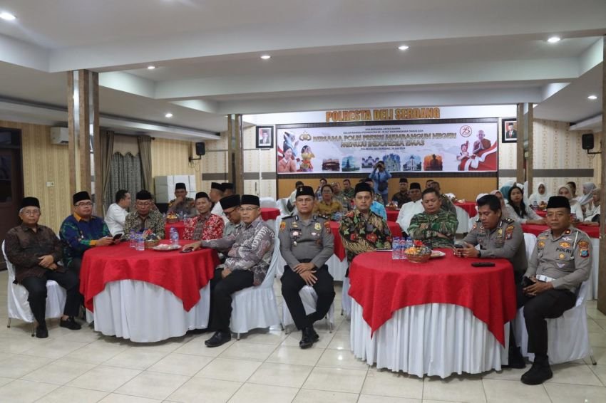 Selain Pertandingan, Bakti Sosial, Bakti Religi, Bakti Kesehatan, Polresta DS juga Gelar Doa Bersama Dan Berikan Reward Kepada Personil Berprestasi di