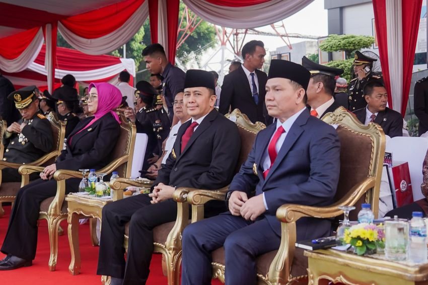 Pj Gubernur Sumut Agus Fatoni Terima Penghargaan Pin Emas, Piagam dan Tongkat dari Kapolri