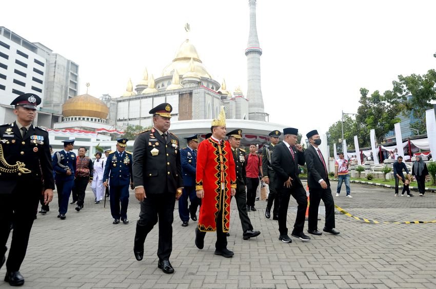 Ribuan Masyarakat Saksikan Pawai Peringatan HUT ke-79 RI, Pj Gubernur Sumut Agus Fatoni: Terus Nyalakan Semangat Kemerdekaan