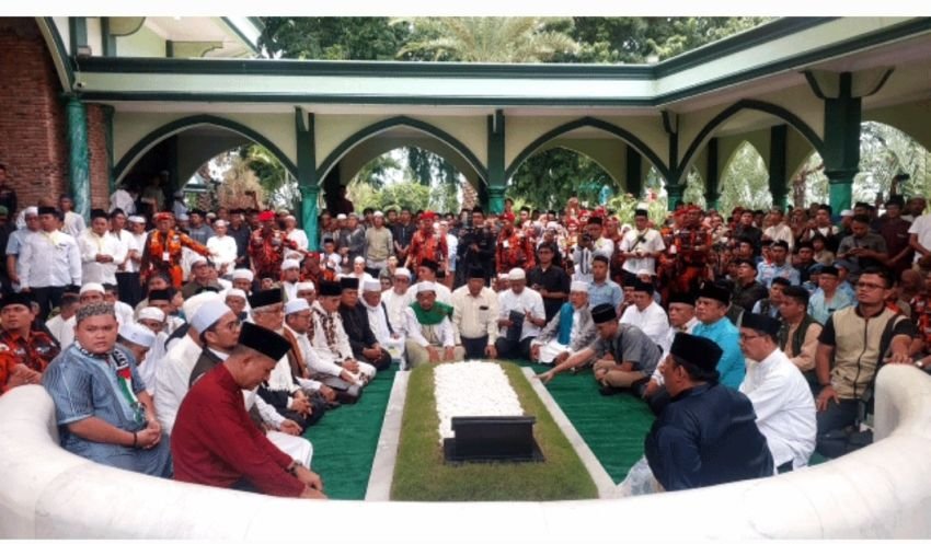 Haul ke-3 Almarhum Haji Anif Dihadiri Ribuan Umat , Bersama Ustad H Adi Hidayat