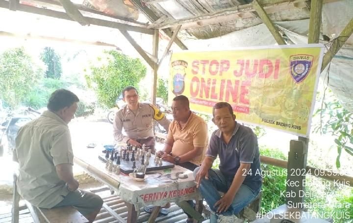 Bhabinkamtibmas jajaran Polresta Deli Serdang Edukasi Dampak Negatif Judi Online