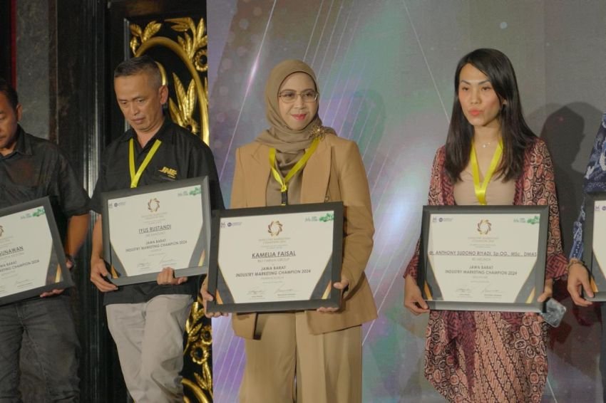 Bio Farma Terima Award dari Markplus dalam Sektor Farmasi
