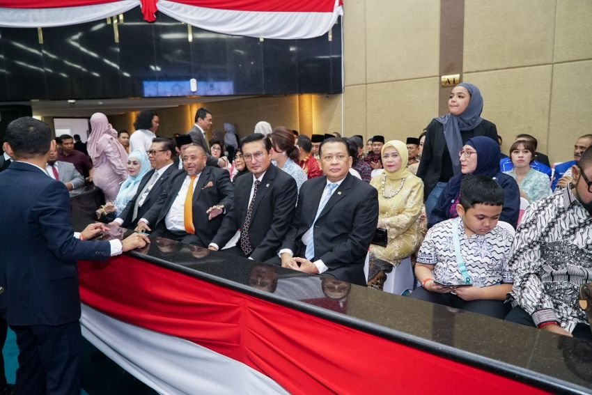 Hadiri Pelantikan Putranya Dimaz Raditya di DPRD Provinsi DKI Jakarta, Ketua MPR RI Bamsoet Ajak Sukseskan Pilkada Serentak 2024