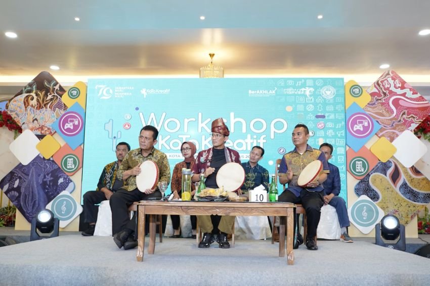 Menparekraf Sandiaga Uno Diusulkan Jadi Bapak Pantun Indonesia