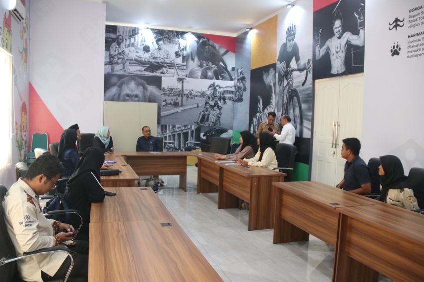 Terima Relawan Perpustakaan UMSU, Ilyas Sitorus Apresiasi Mahasiswa Bakti Sosial Literasi di Pedesaan