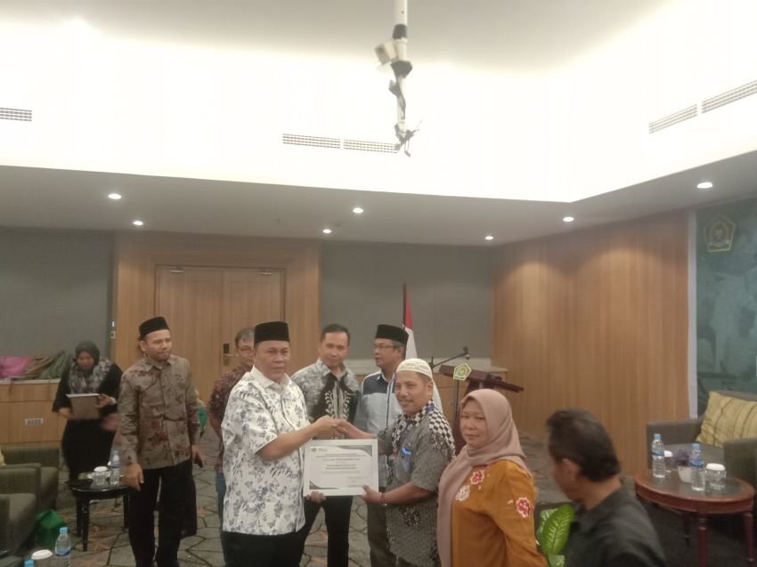 Tiga Wartawan Terima Penghargaan dari Kakanwil Kemenagsu, Ahmad Qosbi : Terima Kasih Pers