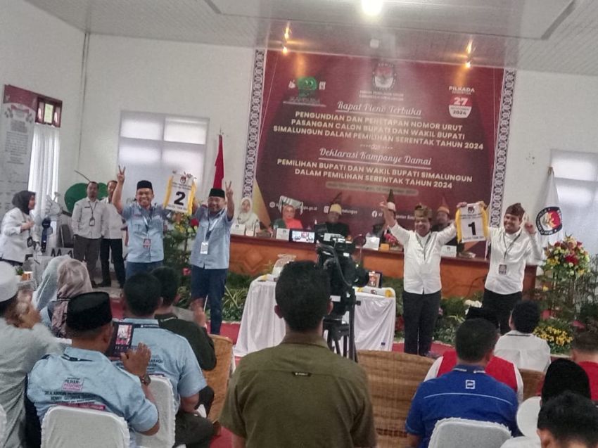 Pengundian Nomor Urut Di KPU Simalungun RHS-AZI NO : 1 dan ANTON - BENNY NO : 2