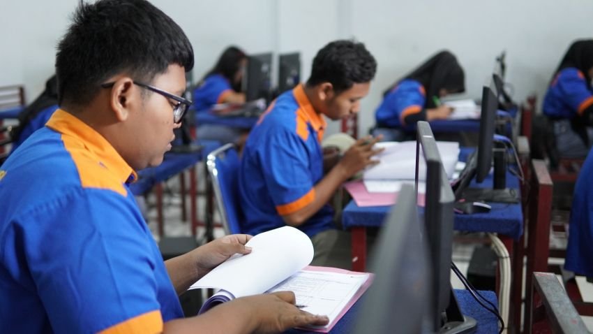 SMK Swasta Mandiri: Mewujudkan Sekolah Pusat Keunggulan Melalui Model Teaching Factory