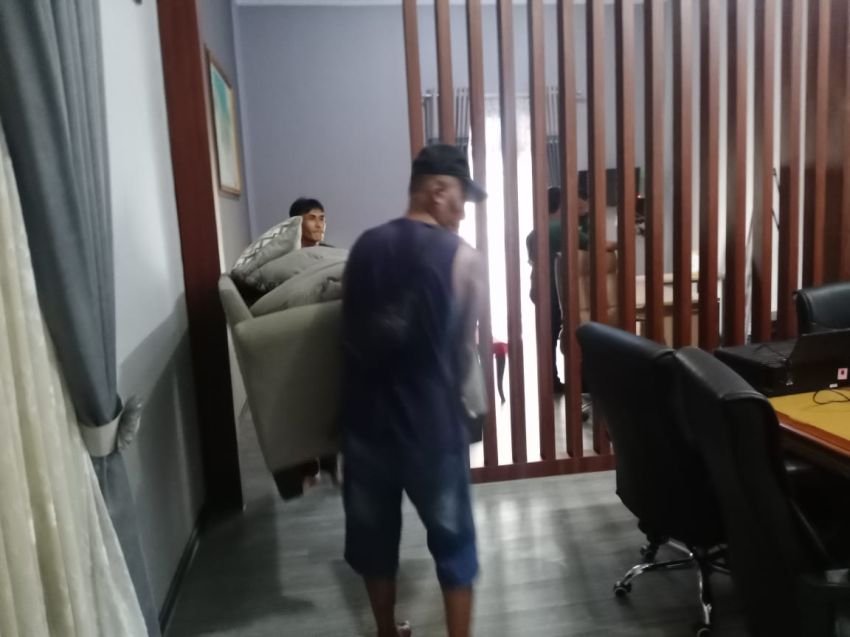 Bikin Malu! Tak Bayar Utang, Barang-barang Dinas Perkim dan LH Batu Bara Disita Pemilik Toko