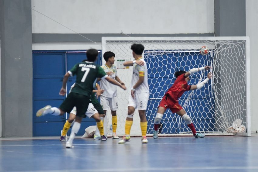 Perang’ Yel-yel Suporter Banten dan Jatim di Futsal