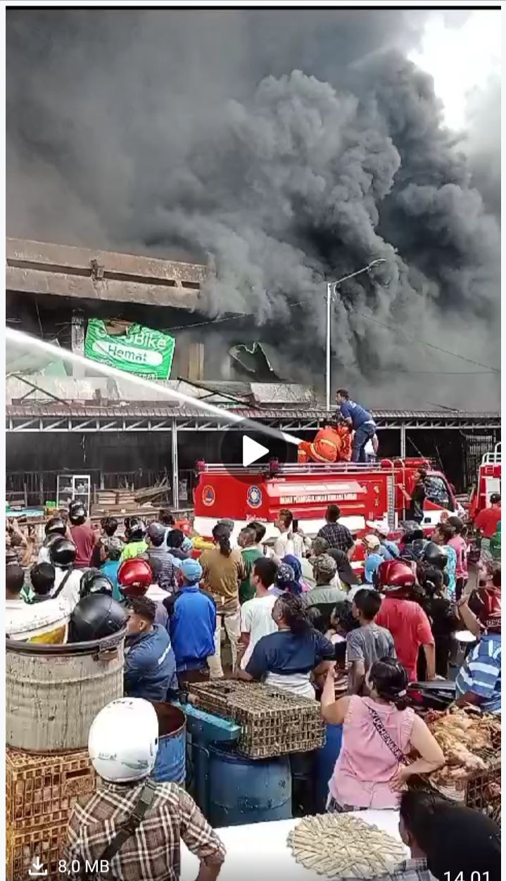 Kebakaran Hebat  di Pajak Horas Siantar, Kerugian Ratusan Juta
