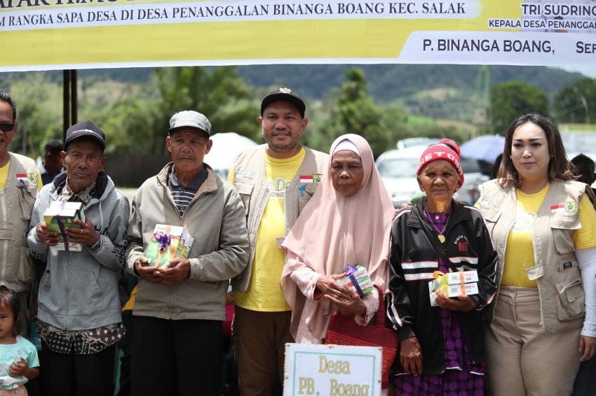 Masyarakat Kecamatan Salak Menyambut Kunjungan Bupati Pakpak Bharat Dalam SAPA DESA