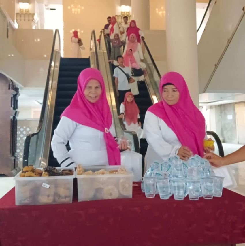 BKM Masjid Agung Bagikan Snack Gratis Setiap Sore Sabtu dan Minggu