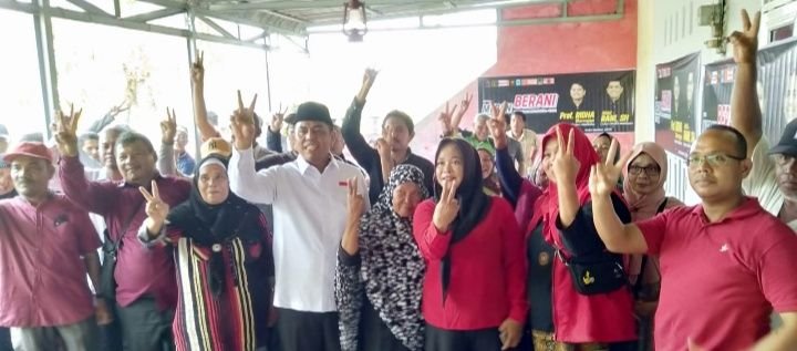 Abdul Rani Kukuhkan Relawan Banteng Militan BERANI di Kampung Nelayan