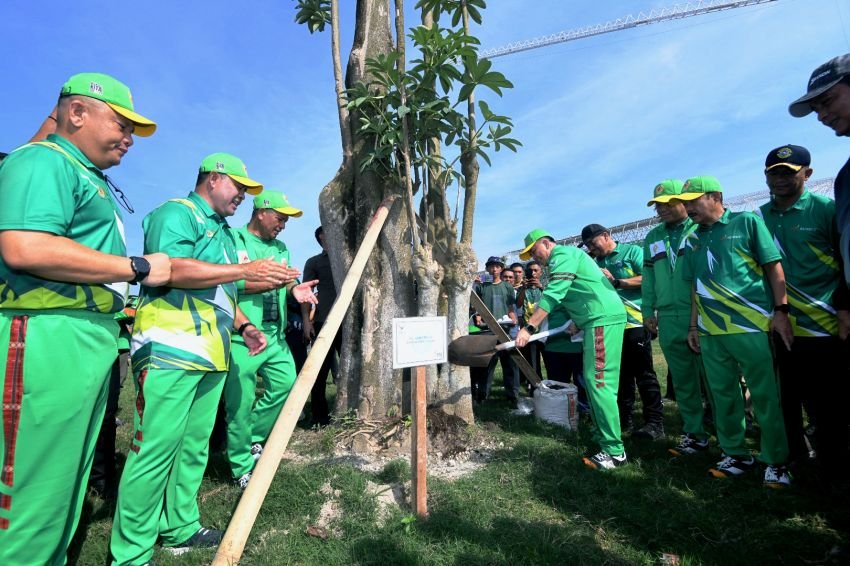 Jalan Santai Bersama Ribuan Masyarakat, Pj Gubernur Sumut Agus Fatoni Ajak Jadi Pelaku Sejarah Sukseskan PON XXI