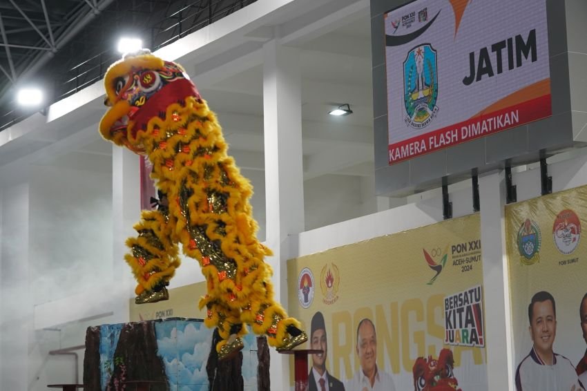 Meski Jatuh, Tim Barongsai Naga Taolu Bebas Jatim Tuntaskan Pertandingan