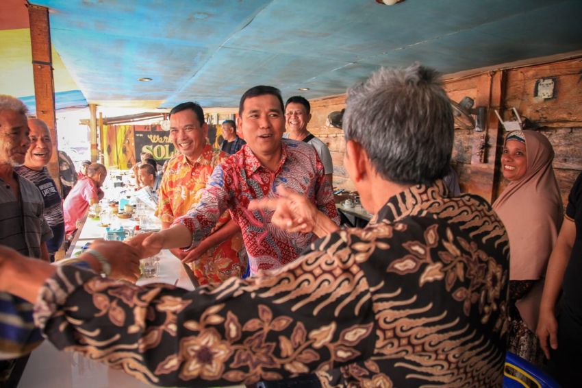 Unik, Hasan Basri Sagala Sapa Warga Labuhanbatu dengan Pantun