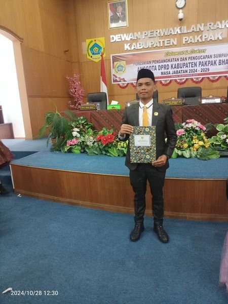 20 Anggota DPRD Kabupaten Pakpak Periode 2024-2029 Resmi Dilantik Oleh Ketua Pengadilan Dairi