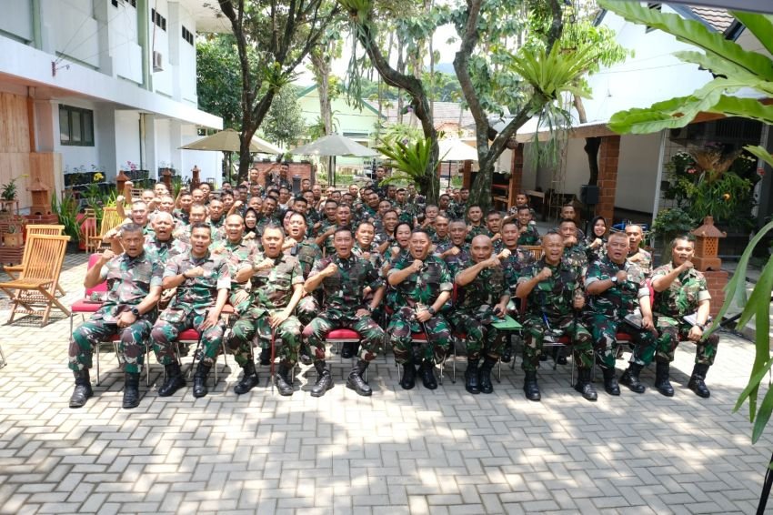 Kunjungan Kerja Letjen TNI Mohammad Fadjar di Pusdikma Kodiklat TNI