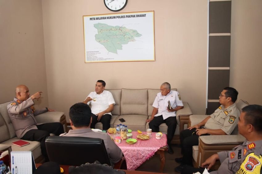 Pjs.Bupati Bersama Kesbangpol Silaturahmi Dengan Kapolres Pakpak Bharat